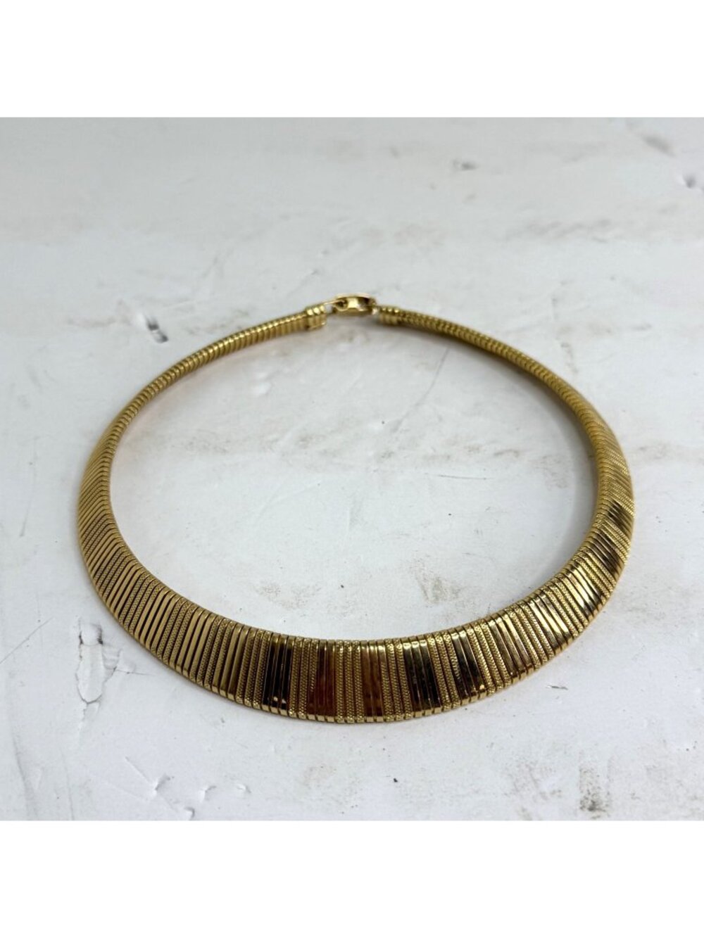 Vintage 1980s Gold Tone Ribbed Choker Chain Collar Retro Statement Necklace